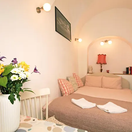 Cute In The Old Town Apartment *